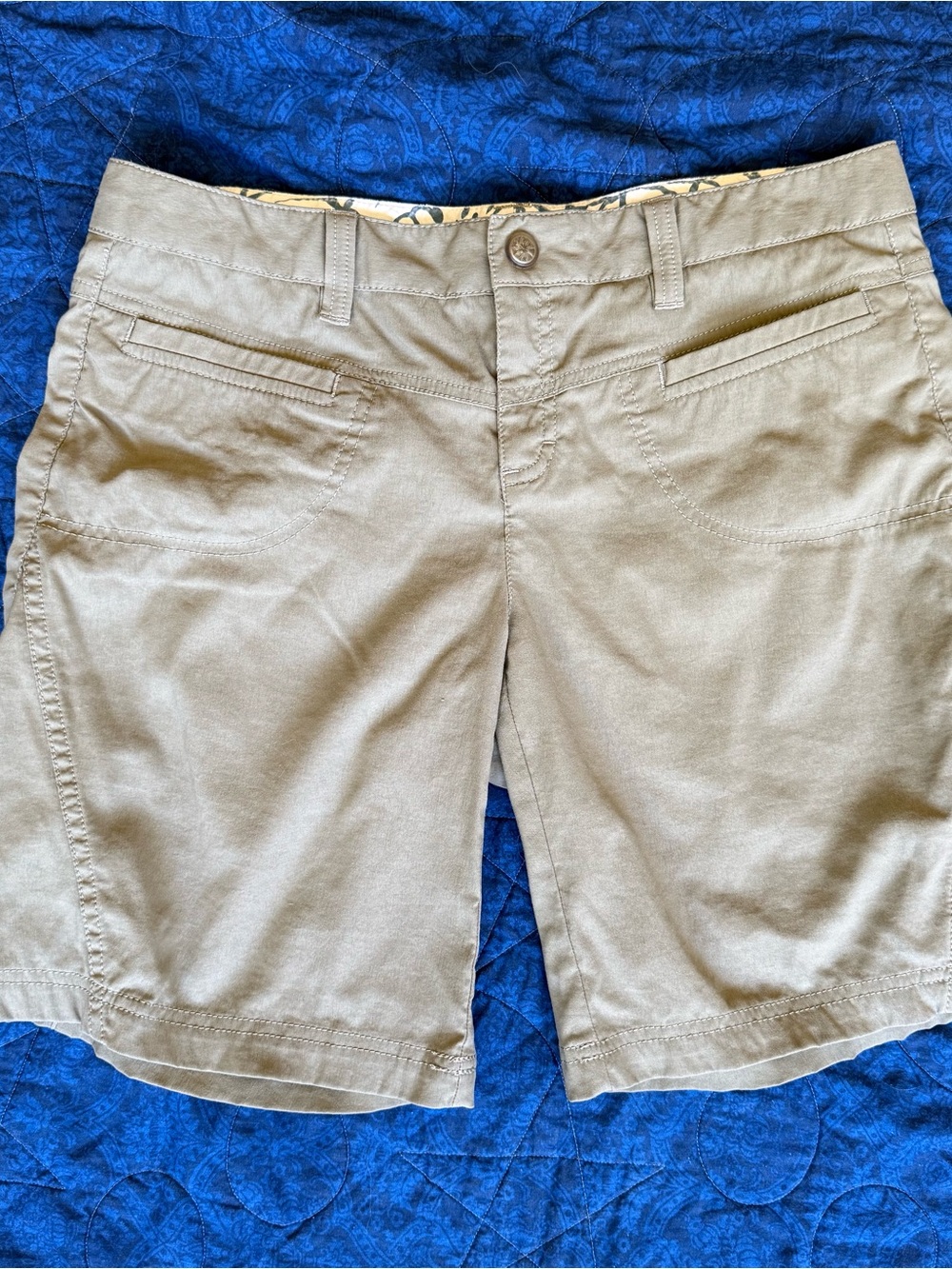 Athleta Shorts Tan / Khaki Bermuda Style Women’s